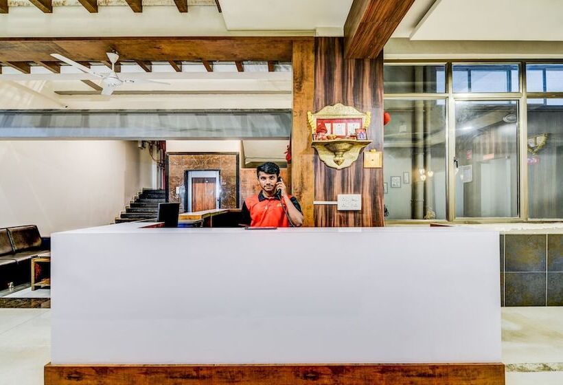 Отель Treebo Shree Sai Suites