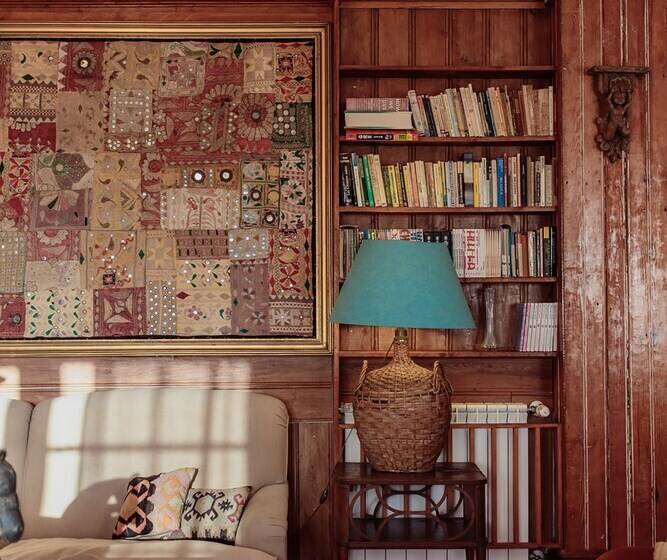 Shepinetree   Capela House