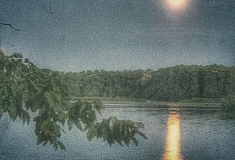 צימר Riverside Inn