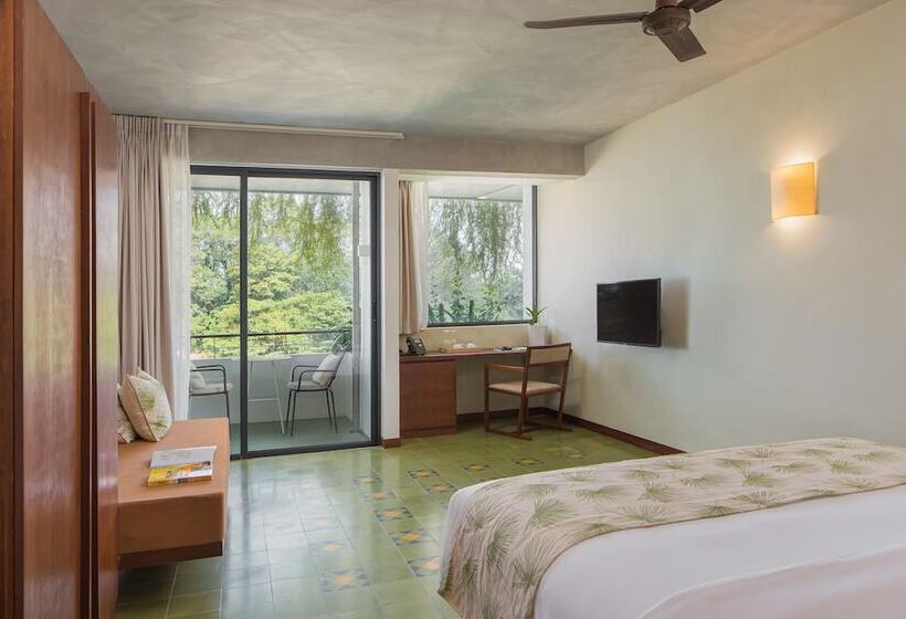 בית מלון כפרי Penh House