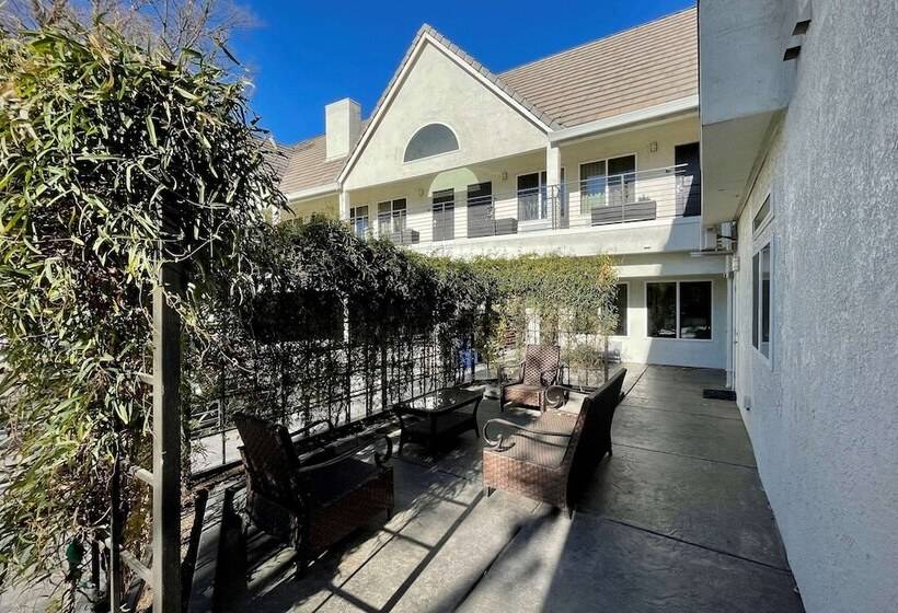 Aggie Inn, Ascend Hotel Collection