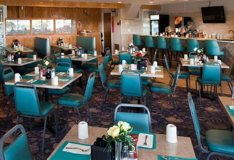 هتل Adventurer Oceanfront Inn