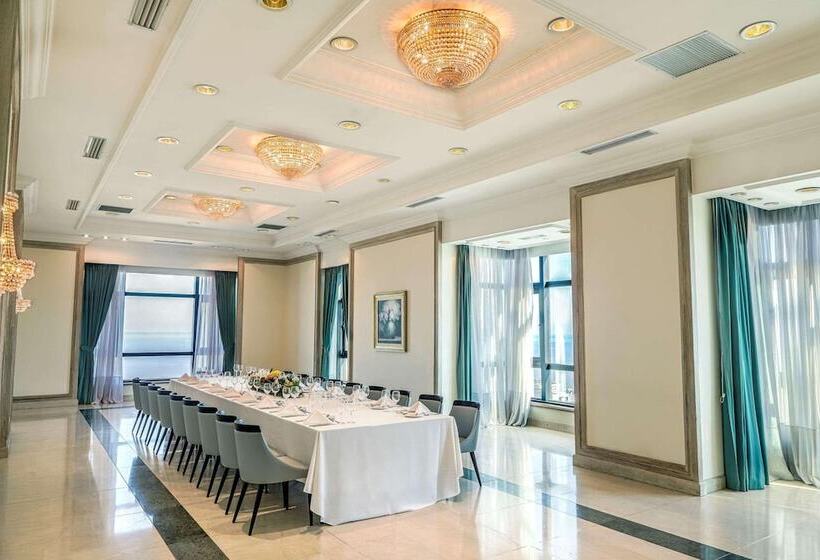 هتل Radisson Montevideo Victoria Plaza