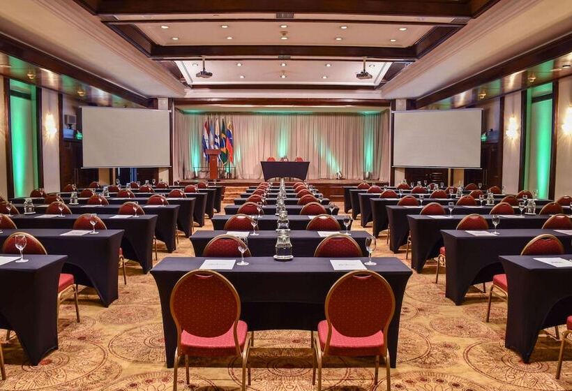 هتل Radisson Montevideo Victoria Plaza