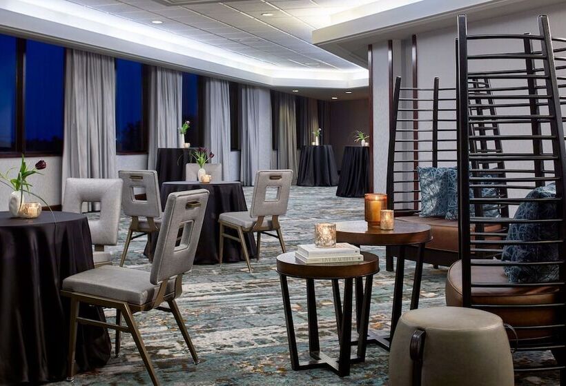 هتل Renaissance Mobile Riverview Plaza