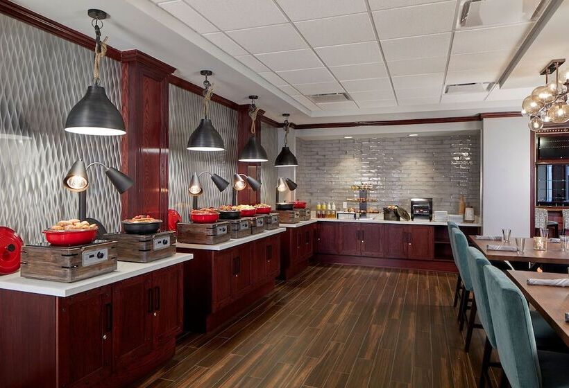 هتل Renaissance Mobile Riverview Plaza