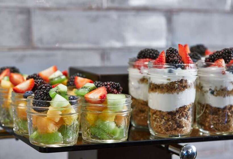 هتل Renaissance Mobile Riverview Plaza