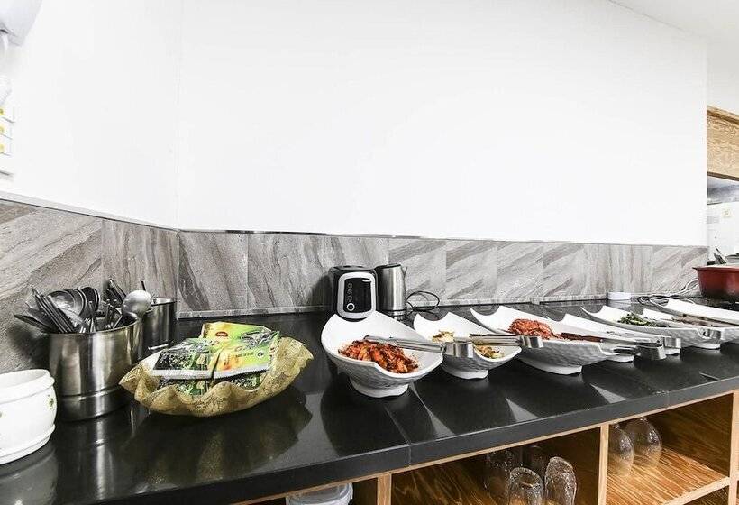 בית מלון כפרי Bentley Business