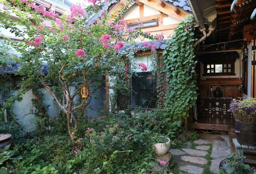 بنسيون Gyodong Salrae