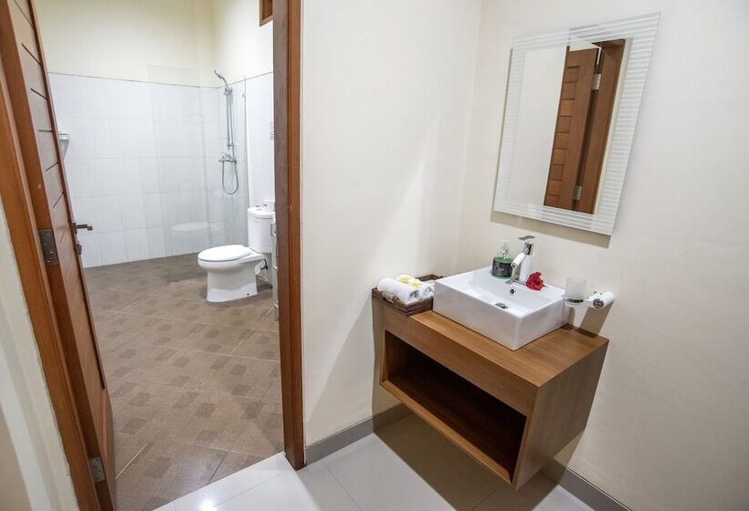 بنسيون Tom S Inn Pecatu