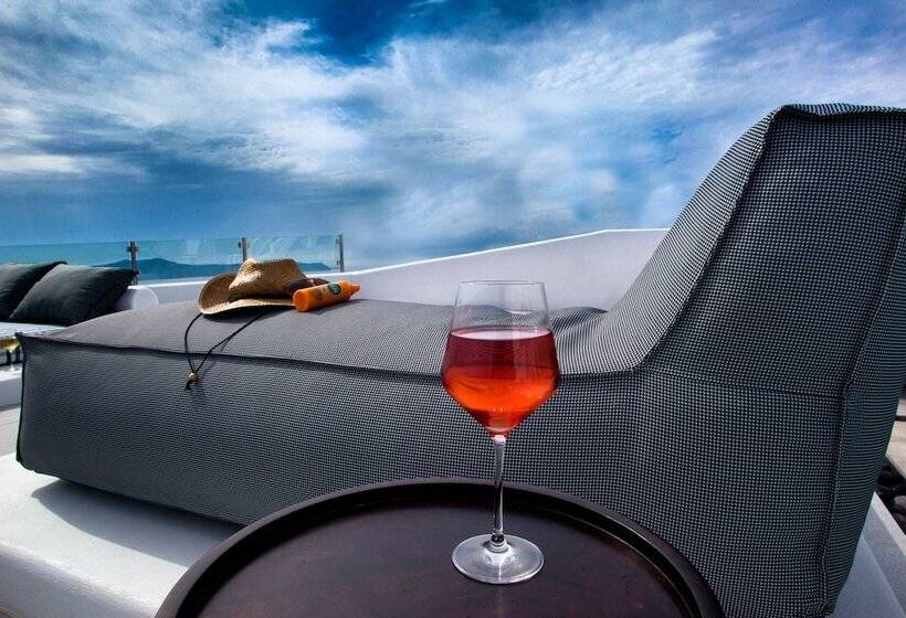 پانسیون Amity Suites  Adults Only
