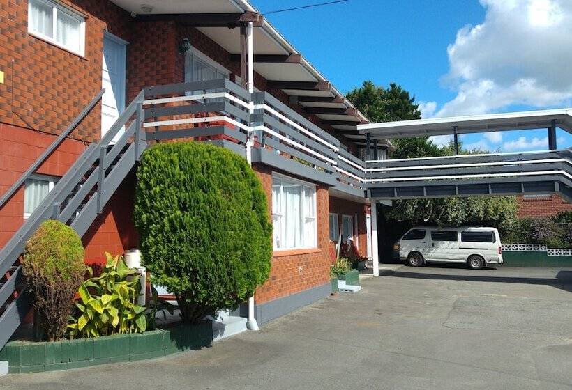 Redwood Lodge Motel