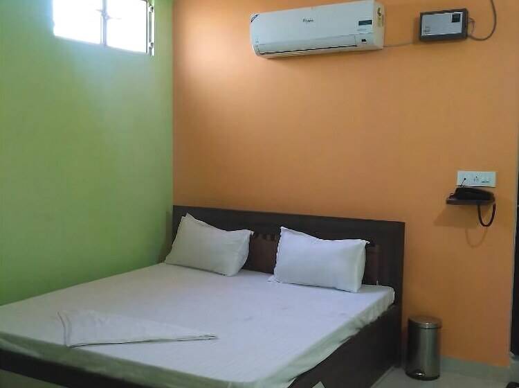 هتل Utsav Residency