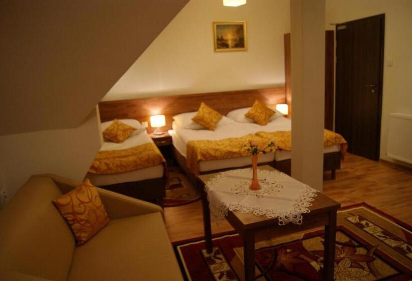 Pensjonat Zielone Wzgórze W Bolesławowie