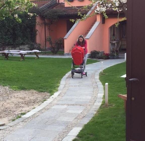 تختخواب و صبحانه Casa Rosa