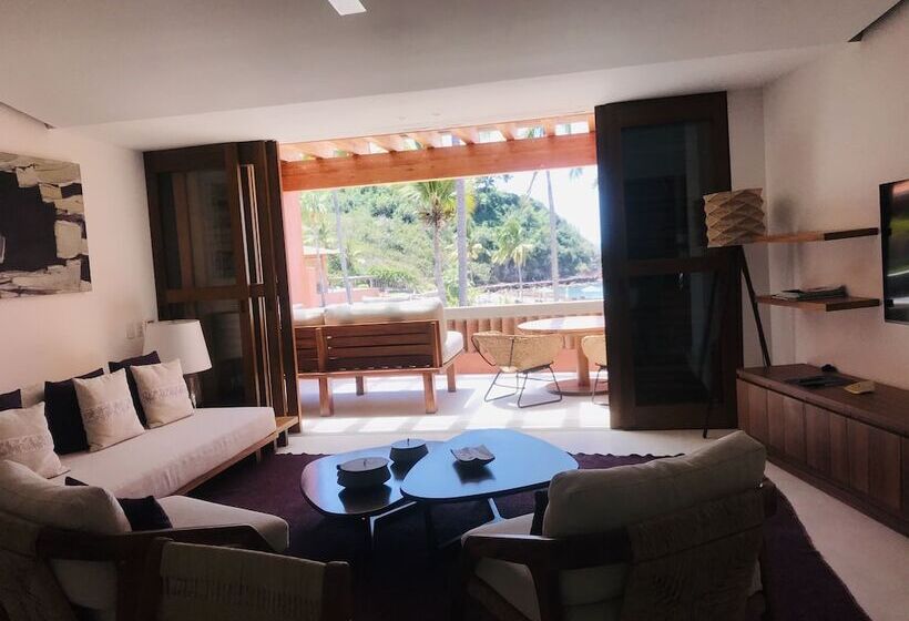 El Careyes Club & Residences