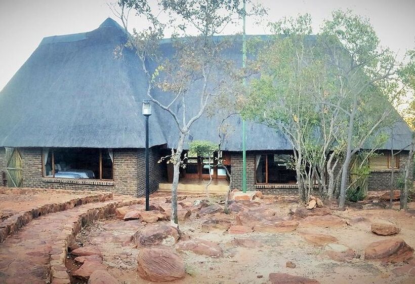 فندق Dinkweng Safari Lodge