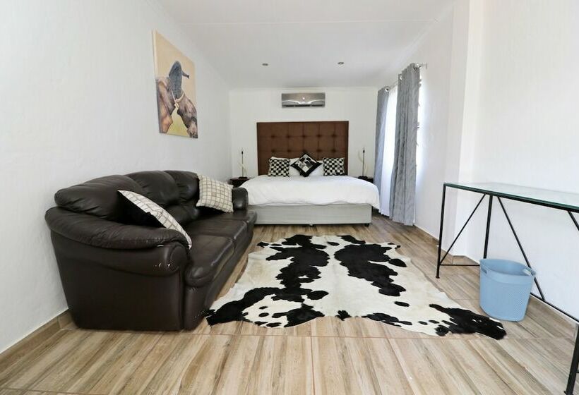 فندق Msitu Kwetu Lodge & Safaris