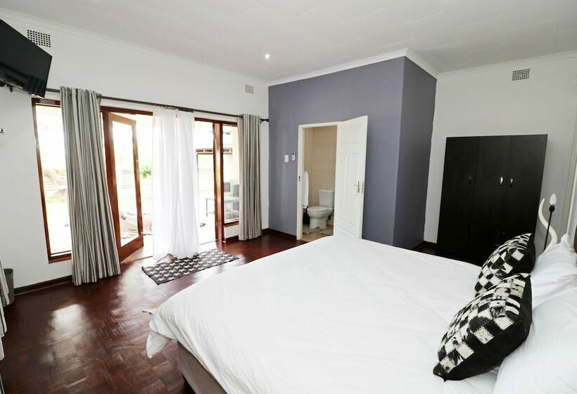 فندق Msitu Kwetu Lodge & Safaris