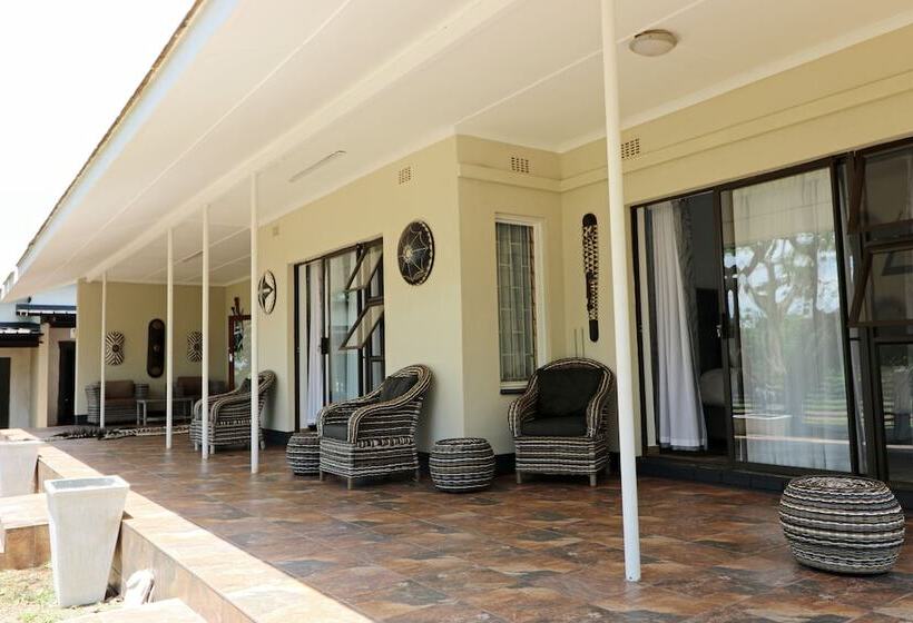 فندق Msitu Kwetu Lodge & Safaris
