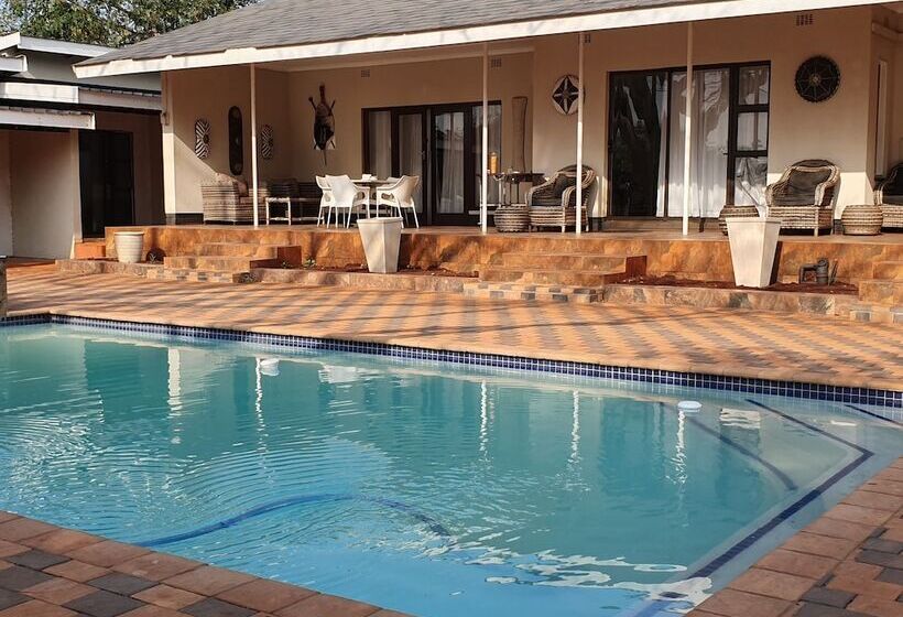 فندق Msitu Kwetu Lodge & Safaris