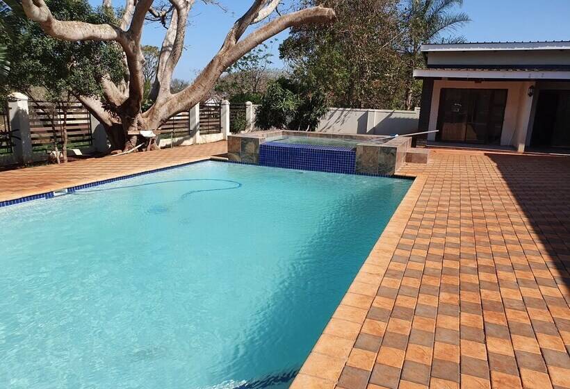 فندق Msitu Kwetu Lodge & Safaris