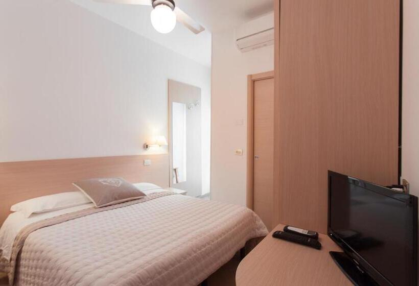 هتل Airone Cervia B&b Camere E Appartamenti
