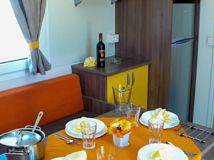 Отель Victoria Mobilehome In Camping Mare E Pineta
