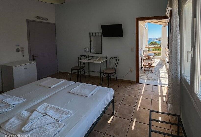 پانسیون Agnadi Syros Beachfront Studios & Rooms
