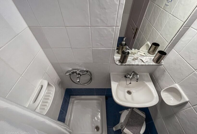 پانسیون Agnadi Syros Beachfront Studios & Rooms