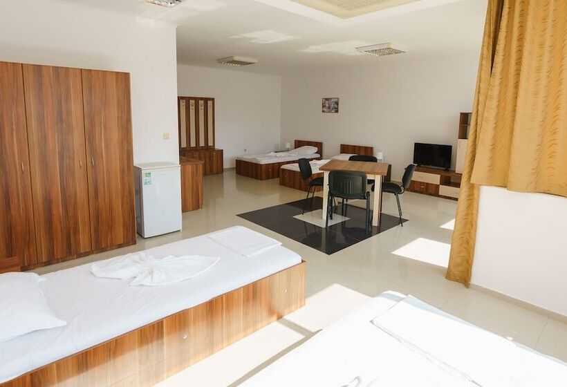 هتل Hostel Coral City