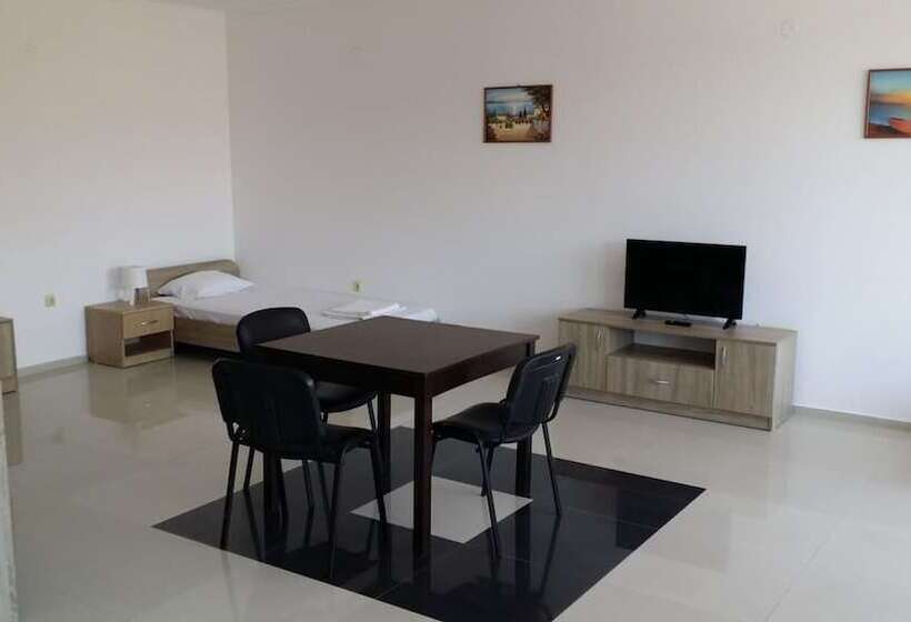هتل Hostel Coral City
