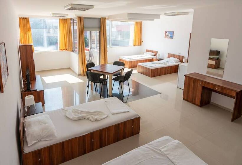 هتل Hostel Coral City