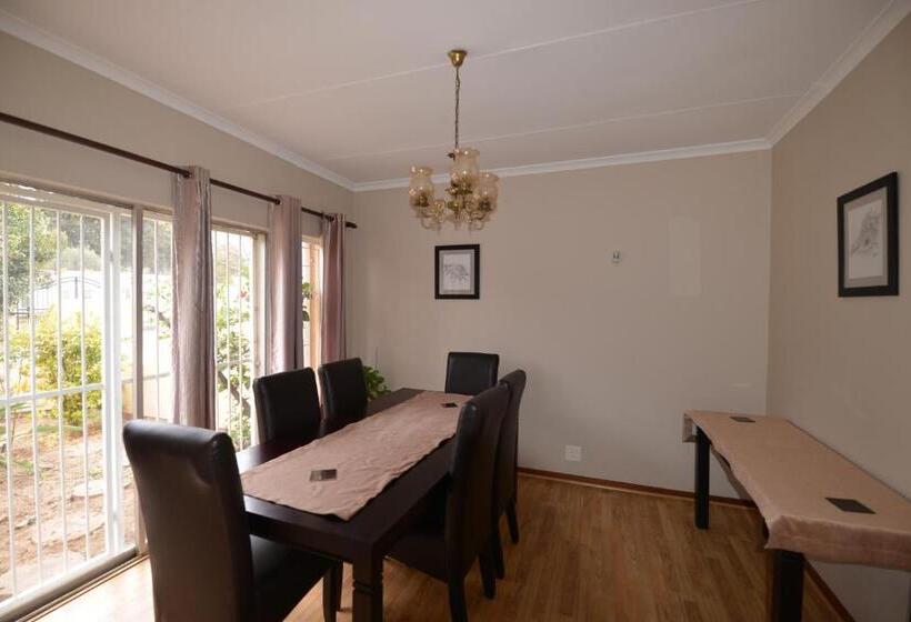 פנסיון Attaché Guest Lodge & Health Spa