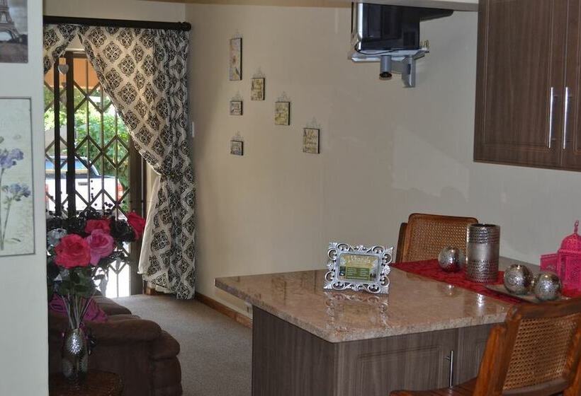 פנסיון Ikhanda Guesthouse