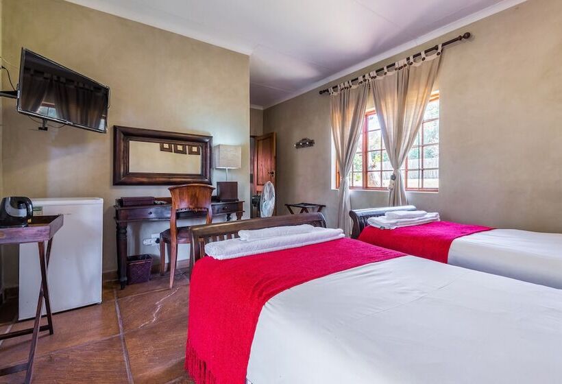 Пансион Tindlovu Country Lodge
