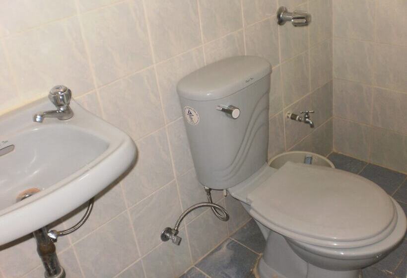 Pensió Lucky Darayonan Homes