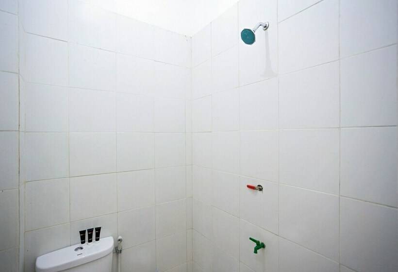 پانسیون Reddoorz Near Halim Perdanakusuma