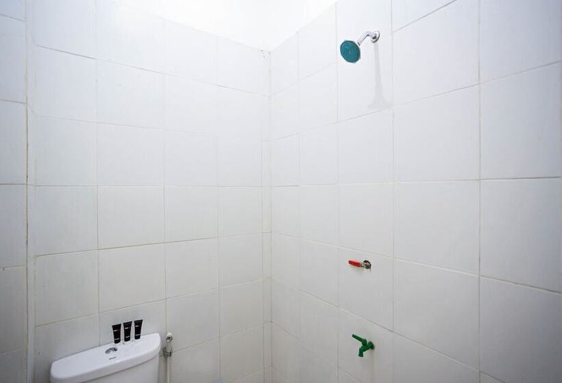 پانسیون Reddoorz Near Halim Perdanakusuma