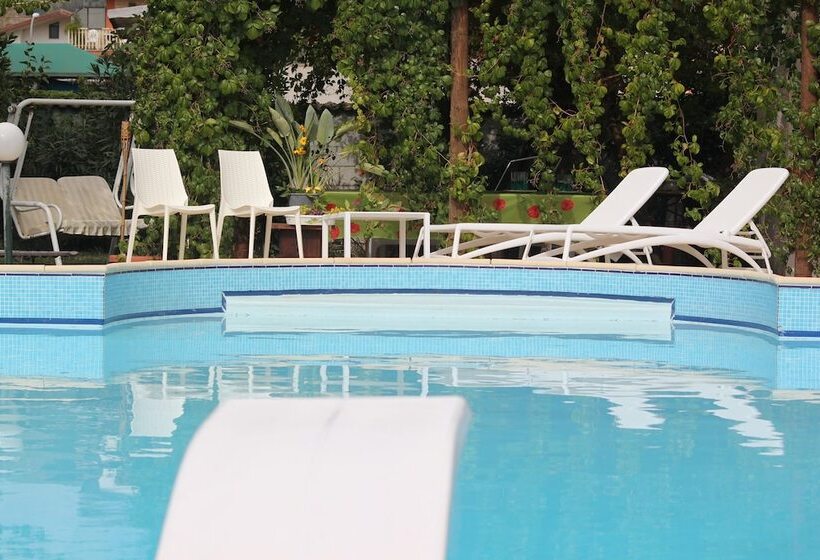 فندق فئة نجمة واحدة Summa Resort