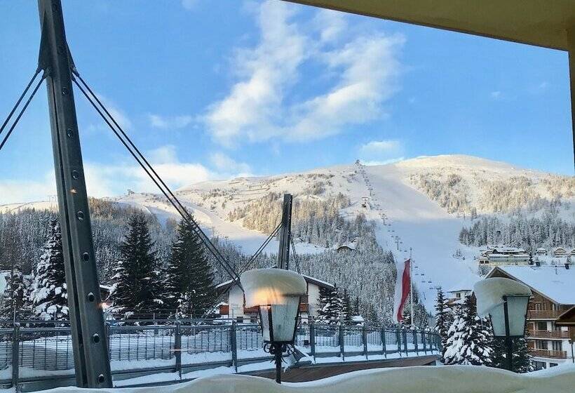 Отель Basekamp Mountain Budget