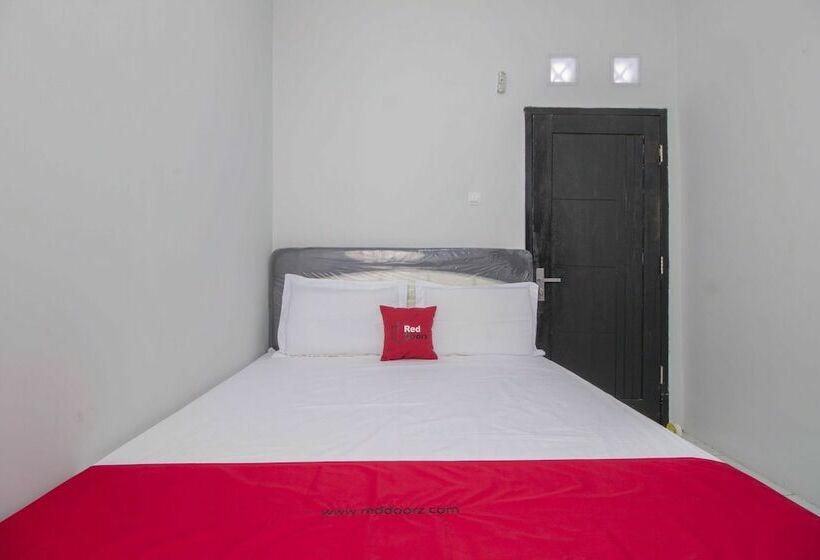 پانسیون Reddoorz @ Pondok Bambu