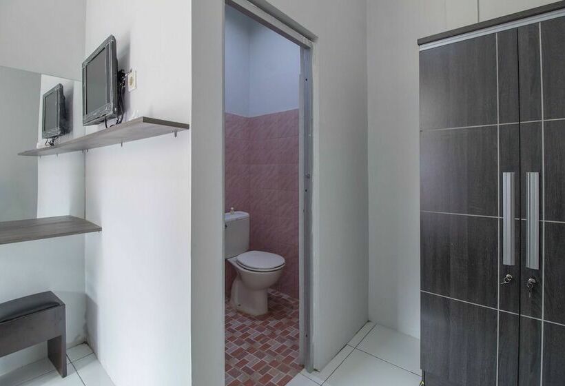 پانسیون Reddoorz @ Pondok Bambu