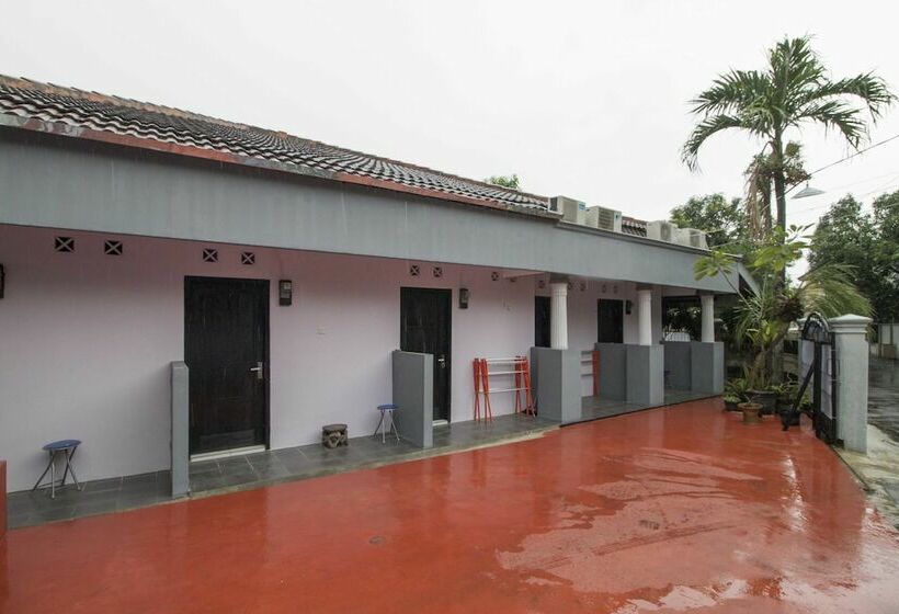 پانسیون Reddoorz @ Pondok Bambu