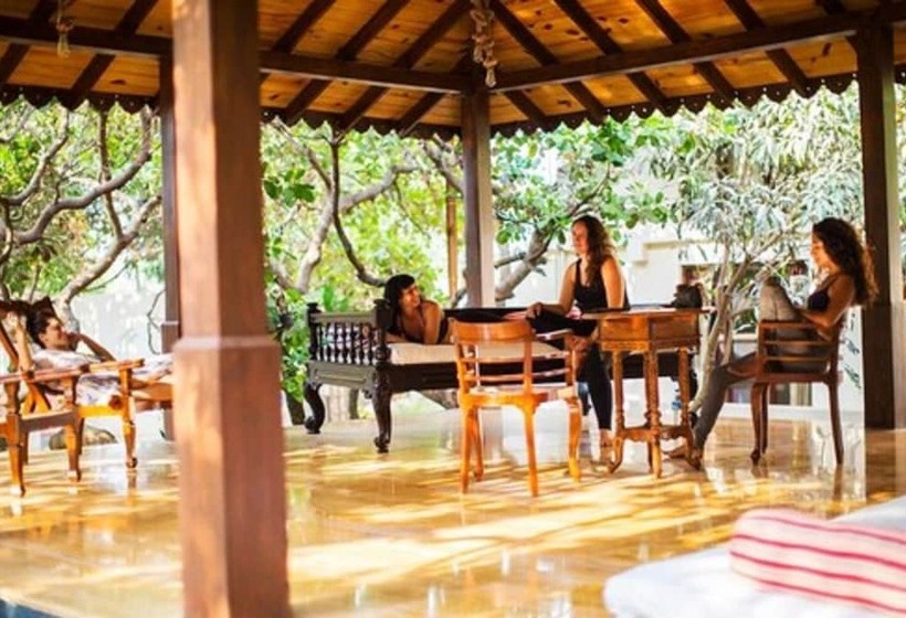 فندق Amritara Aura Resort & Spa