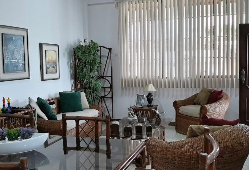 پانسیون Cesar's House Salinas