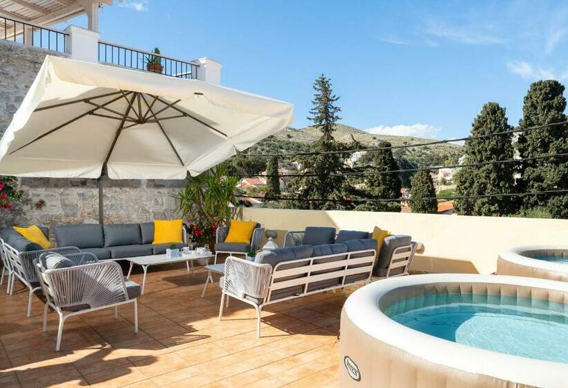 פנסיון Maravelia S Rooms