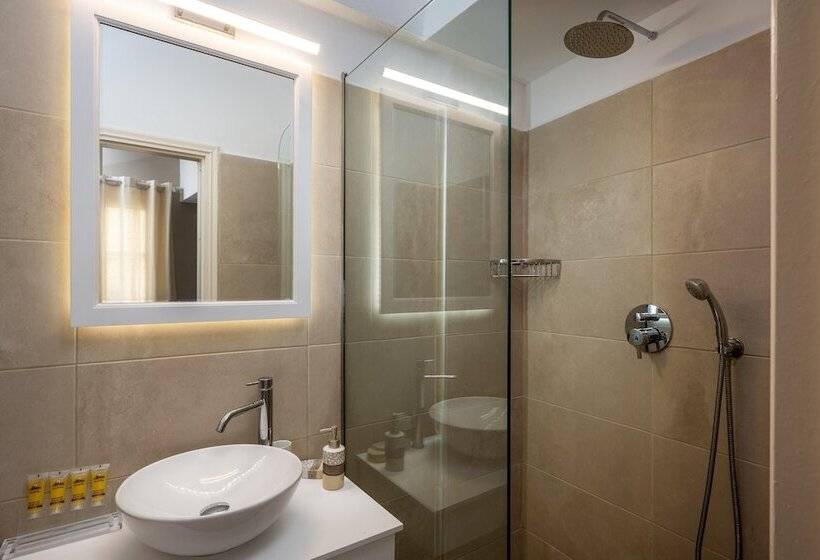 פנסיון Maravelia S Rooms