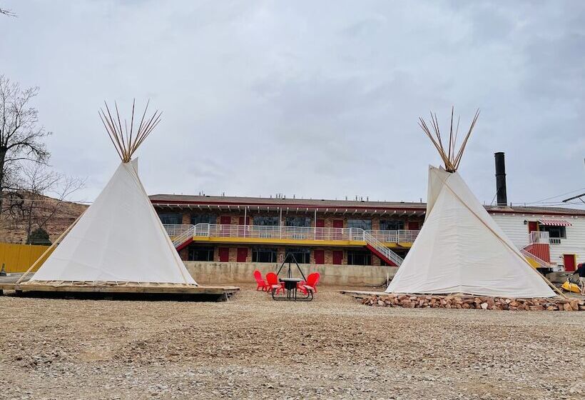 Apache Motel