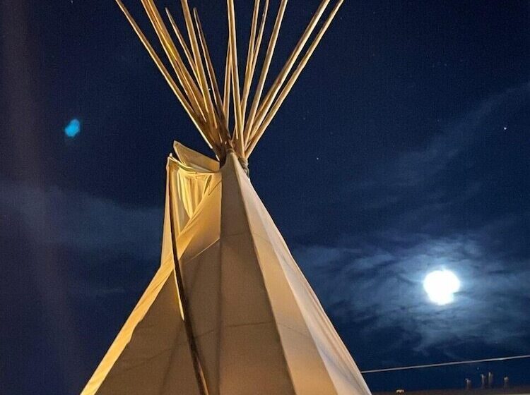 Apache Motel